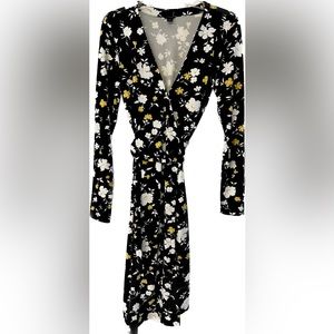 Ann Taylor Wrap Dress // Black with Yellow & White Flowers // Adjustable Waist